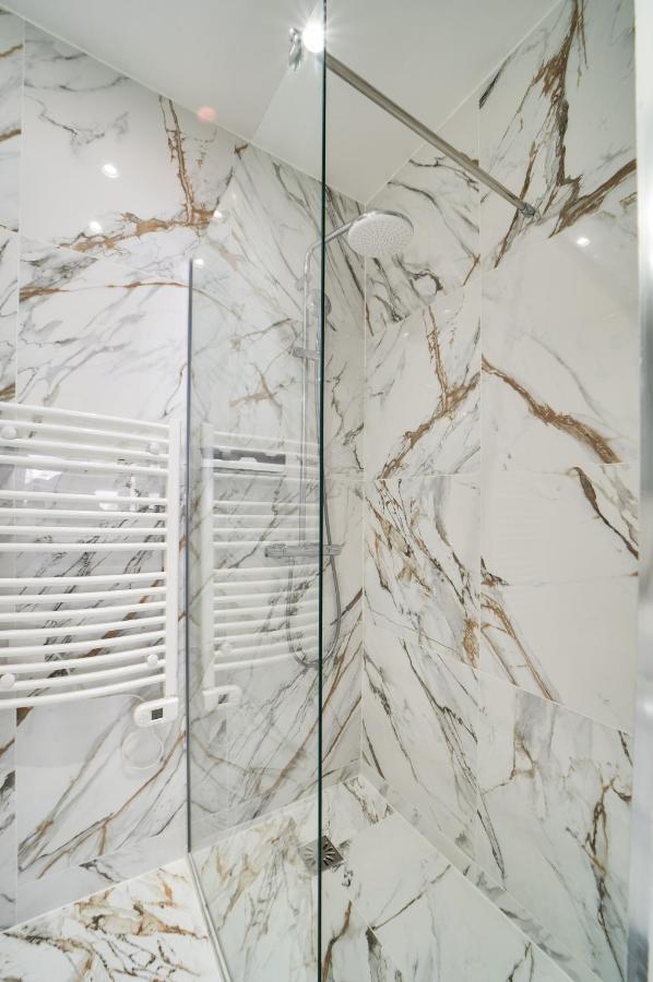 Superbe Studio Refait A Neuf * Parijs